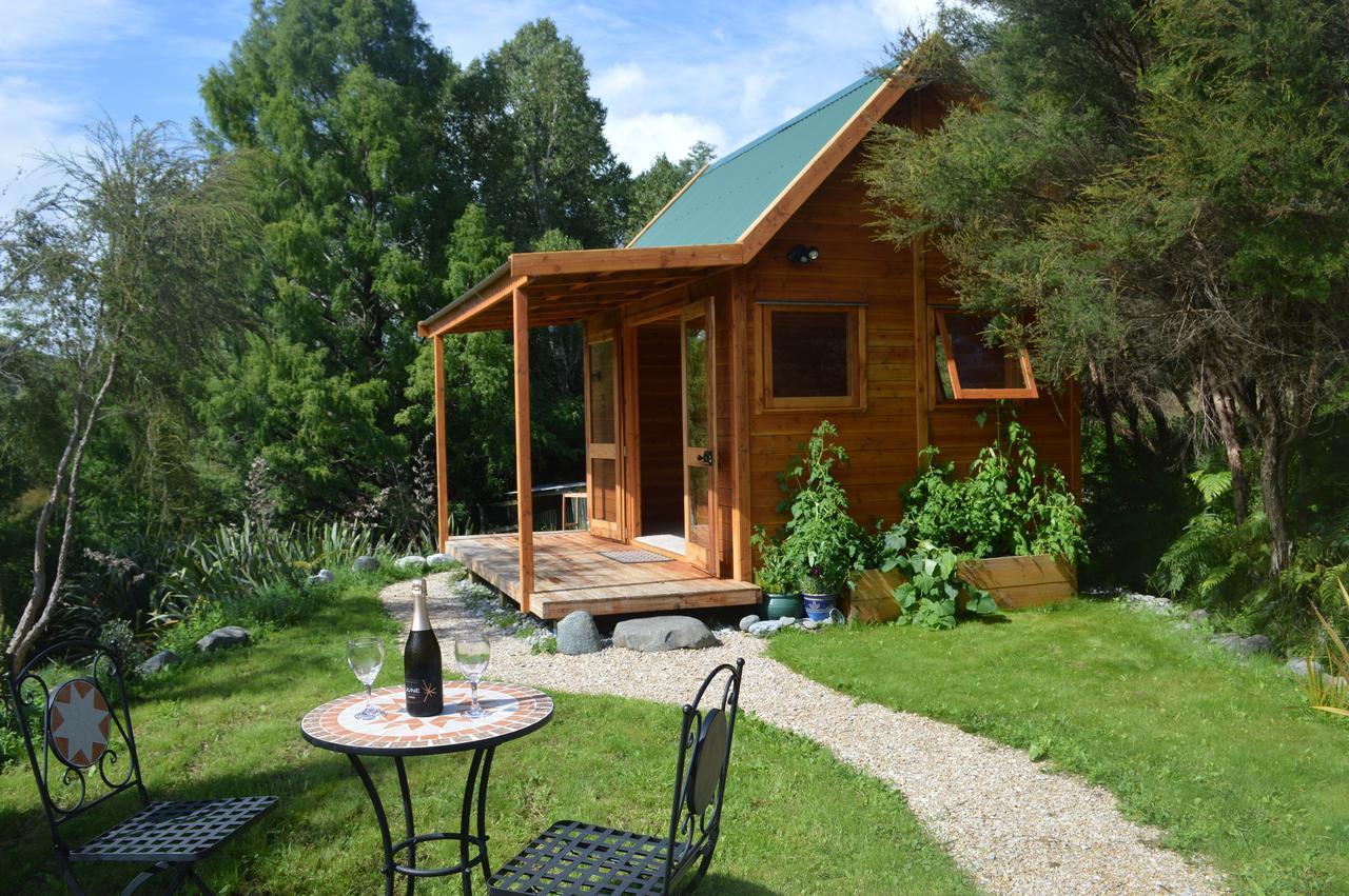 Sunrise Cabin At First Light Rangihaeata Retreat Такака Екстериор снимка